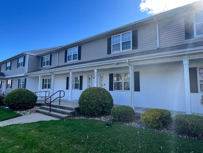 Building Photo - Beautiful Two Bedroom, Two Bath Condo in Ludlow. Available Now!