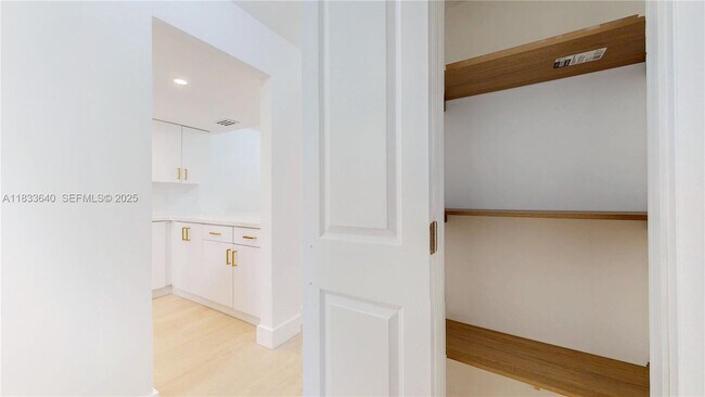 Building Photo - 1333 E Hallandale Beach Blvd