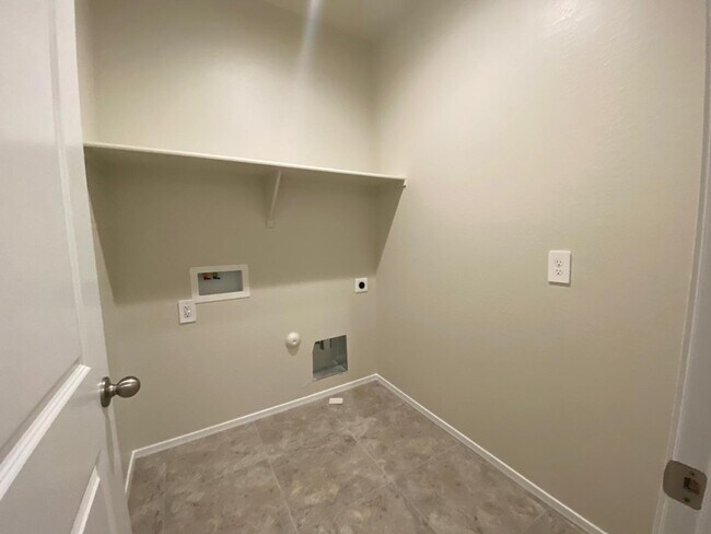 Building Photo - 24402 W Pueblo Ave