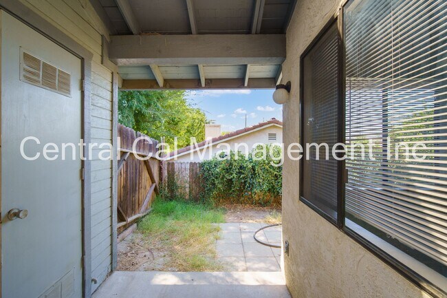 Building Photo - 5905 Auburn Oaks Dr