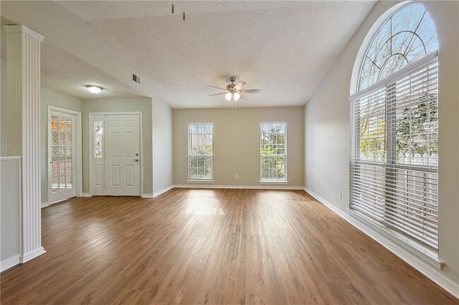 Building Photo - 2147 Water Oak Dr
