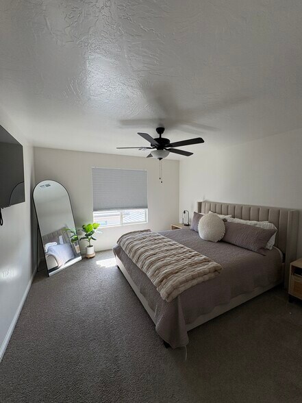 Building Photo - 391 S Deep Creek Dr