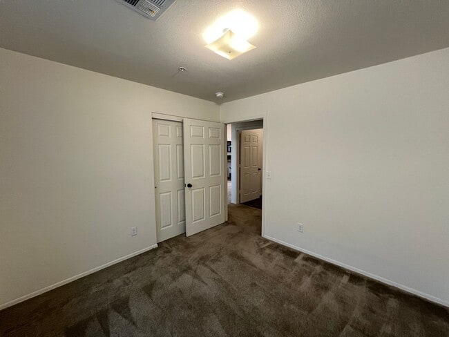 Building Photo - 3 BEDROOM HOME WITH SOLAR IN DESERT SKY!