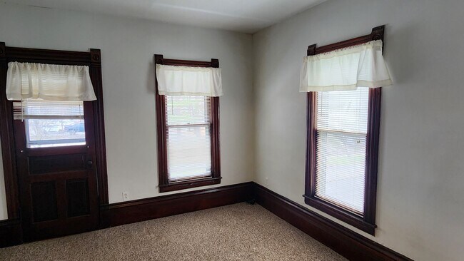 Building Photo - 125-125 1/2 N 2nd St