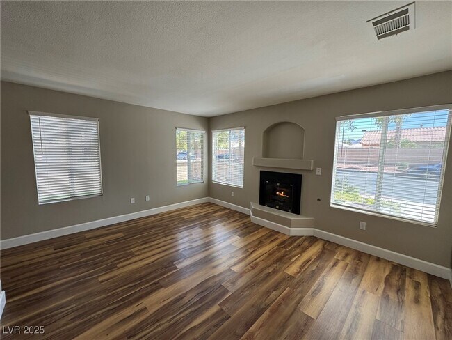 Building Photo - 910 Elegant Coral Ave