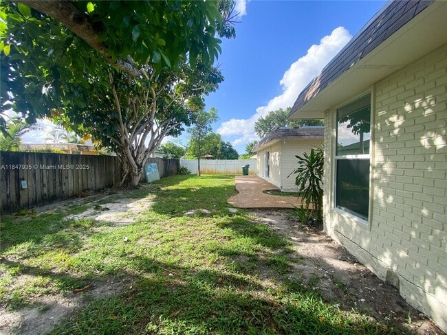 Building Photo - 7805 NW 67th Ave