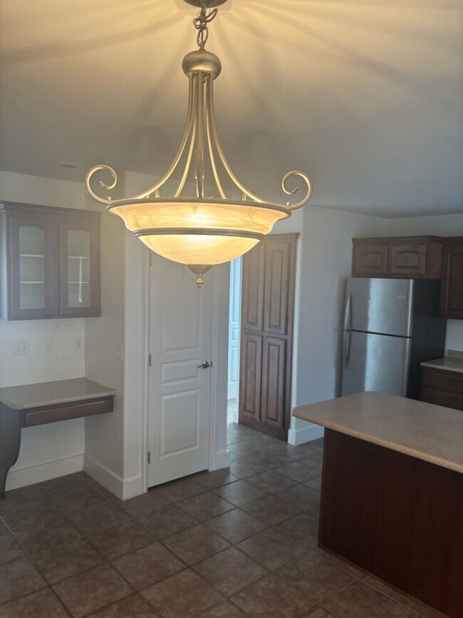 Building Photo - Great Location! Lots of Amenities