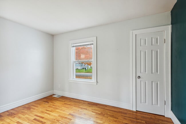 Building Photo - 629 St Clair Ave