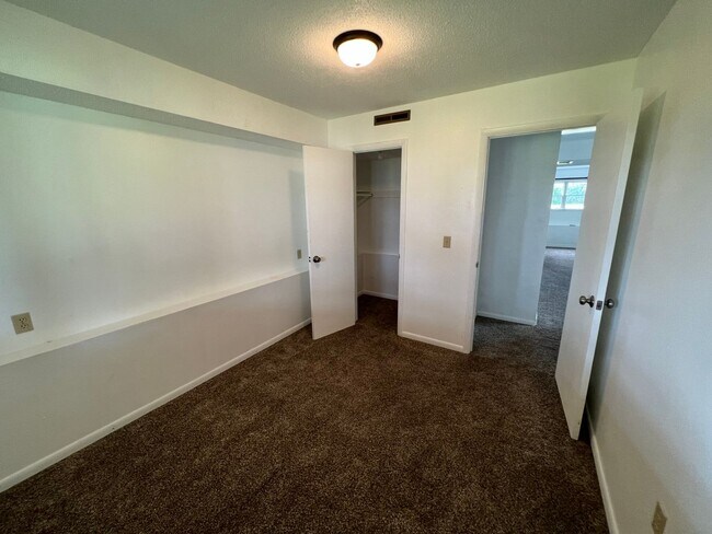 Building Photo - 25% OFF FIRST MONTHS RENT - Beautiful 4 be...