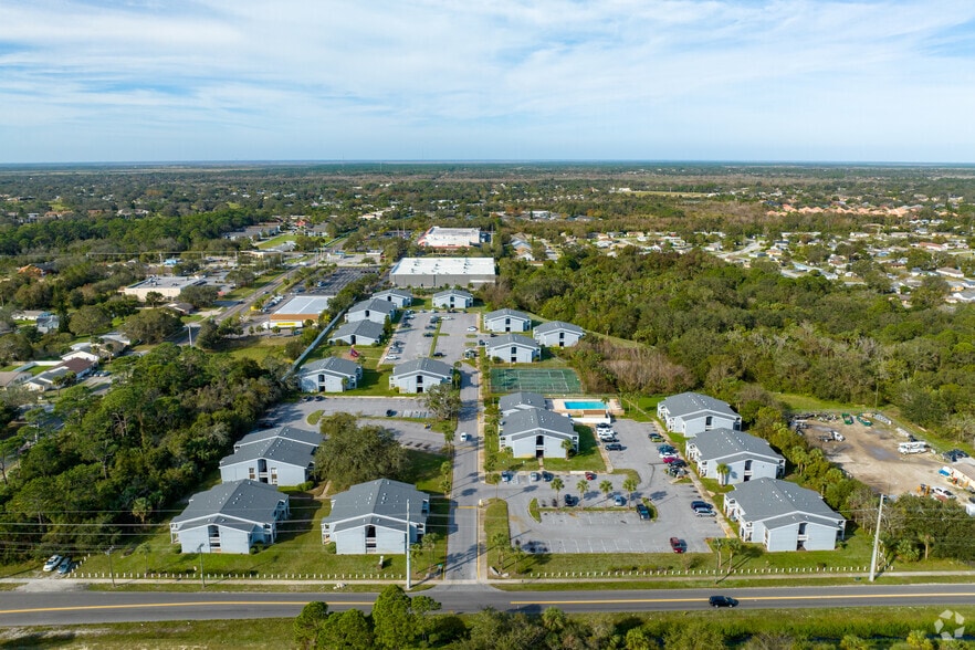 1040 Tree Ln Titusville, FL 32780 - Emerald Place Apartments