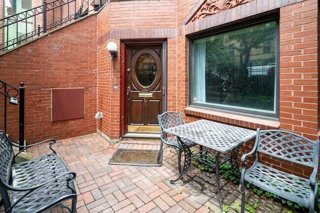 Building Photo - 39 Symphony Rd