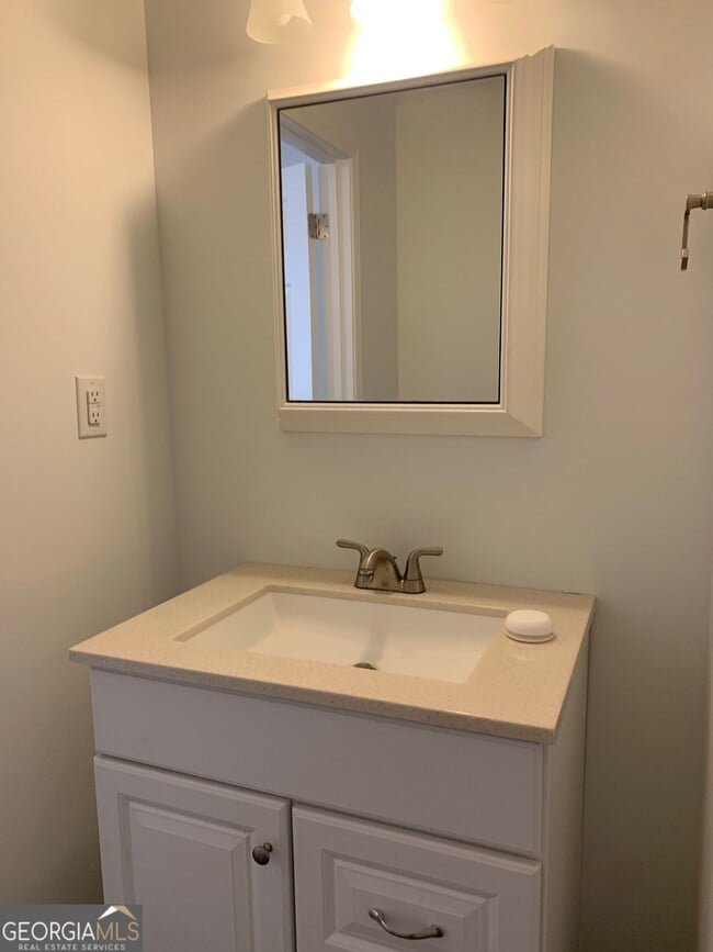 Building Photo - 695 Douglas Dr