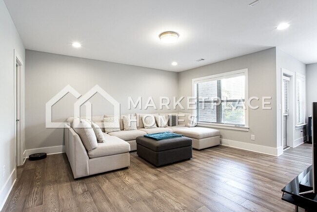 Building Photo - 3594 Parkhaven Pl