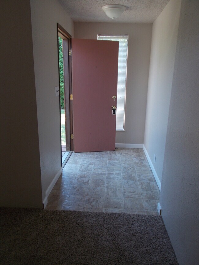 Building Photo - 2 Bedroom, 1 Bath house with a Huge Backyard!