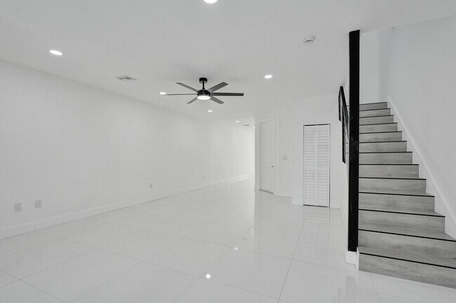 Building Photo - 1215 W Las Olas Blvd