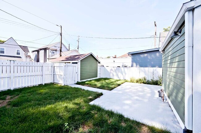 Building Photo - 519 Parkway Ave