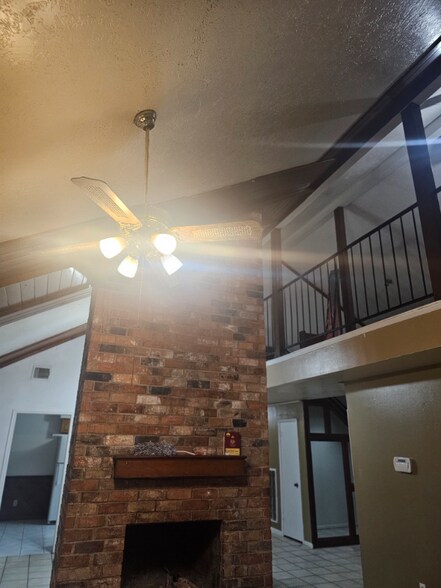 Building Photo - 4011 Alshire Dr