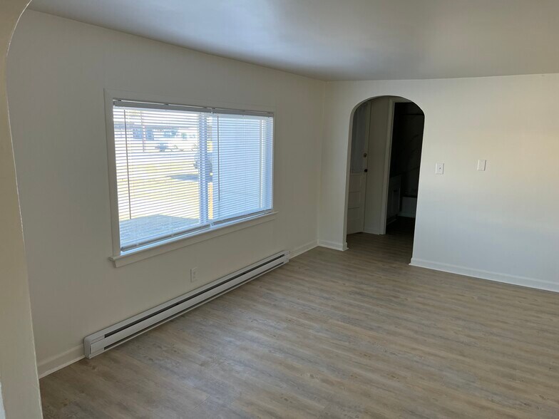 Building Photo - 17 Hammond Ln