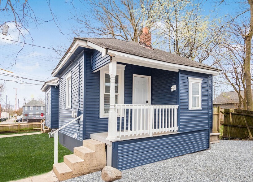 Primary Photo - 409 E Markison Ave