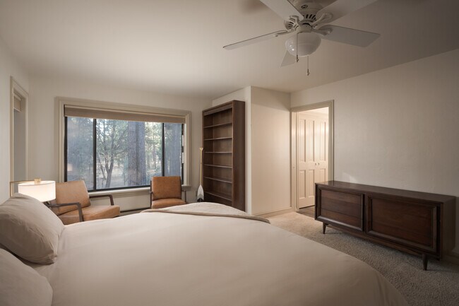 Building Photo - 2237 Lockwood Dr