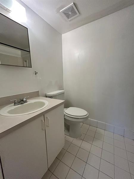 Building Photo - 6900 SW 39th St