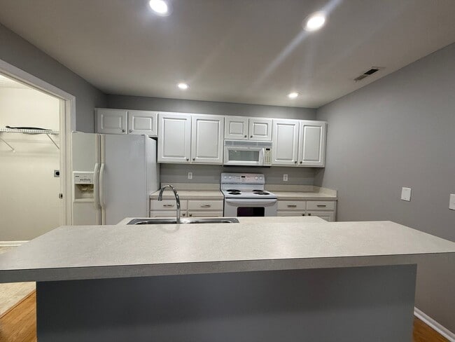 Building Photo - 5604 Vintage Pl