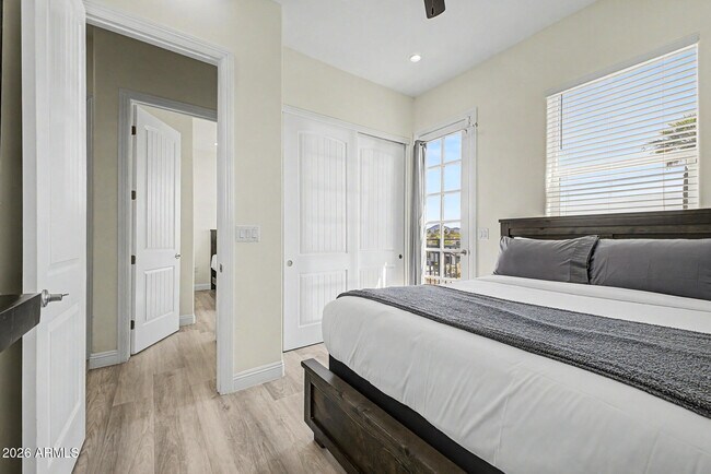 Building Photo - 1344 E Polk St