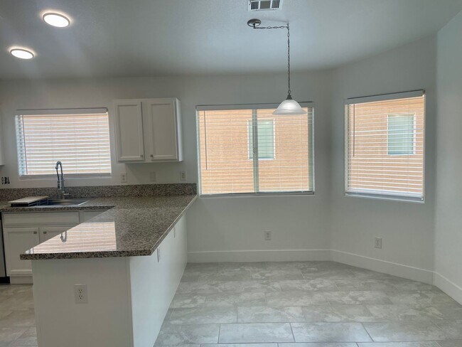 Building Photo - Fully Remodeled 3 bedroom Stallion Mountai...