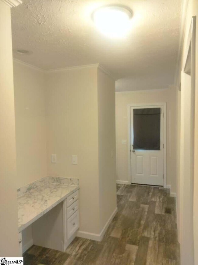 Building Photo - 5 Charles St