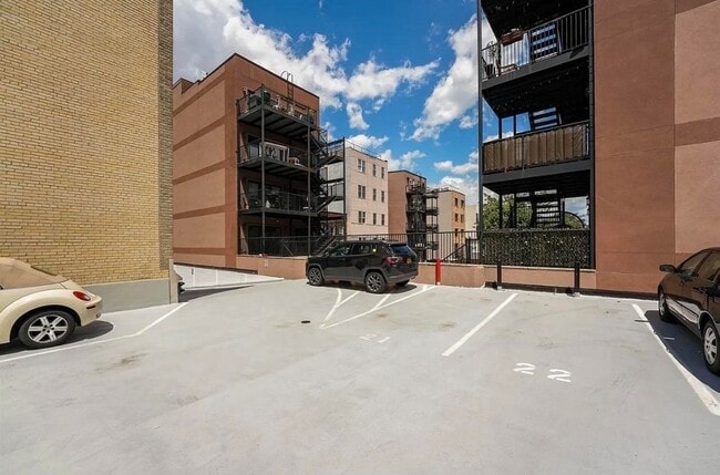 Building Photo - 501 Adams St