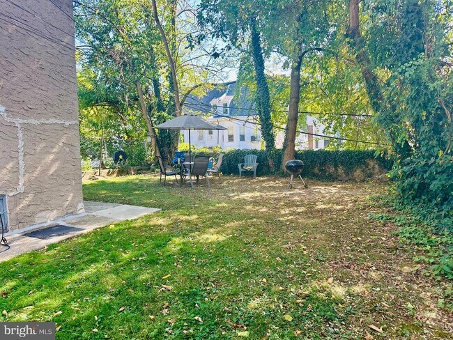 Building Photo - 146 Sumac St