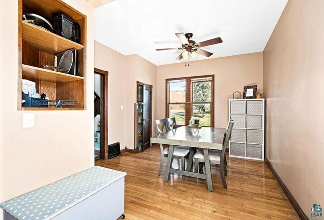 Building Photo - AVAILABLE SEPTEMBER 1st - Beautiful 2 Bed 1 Bath w/ Garage & Fenced Corner Lot