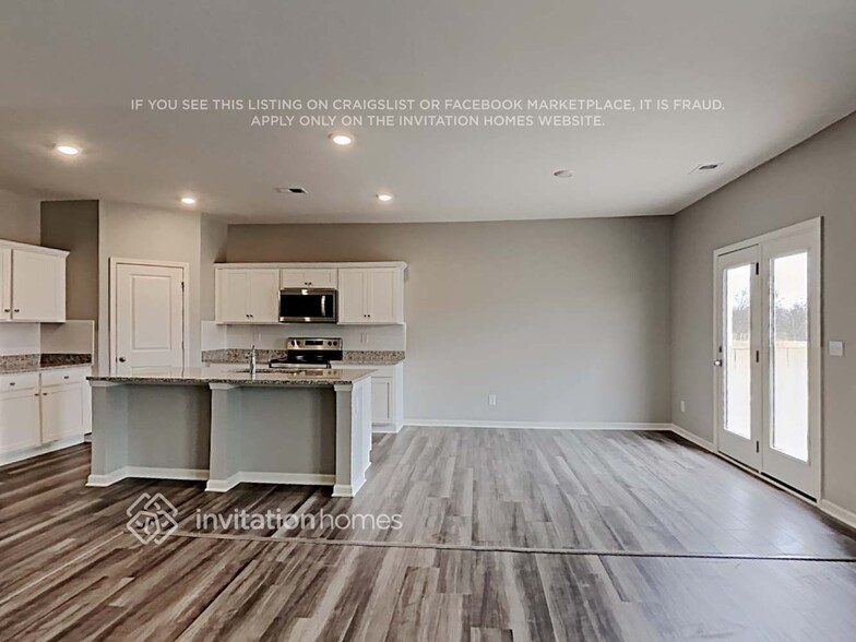 Building Photo - 117 Verona Dr NW