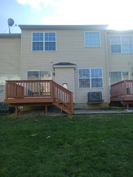 Building Photo - 123 Bradford St