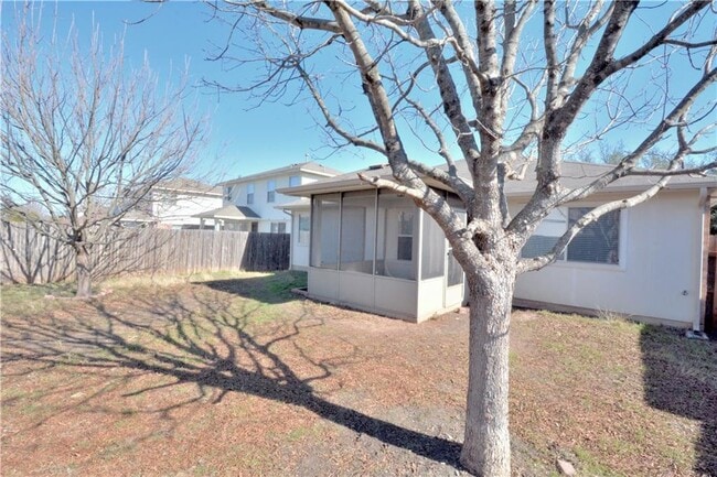 Building Photo - 1520 Darjeeling Dr