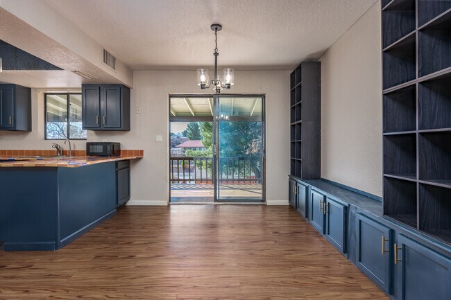Dining room - 887 E Peila Ave