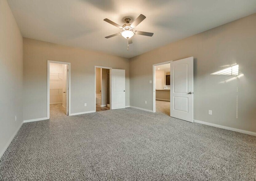 Building Photo - 252 Enchanted Way