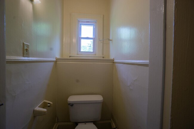 Building Photo - Available 6/1/26 Great Value Hardwood Floo...