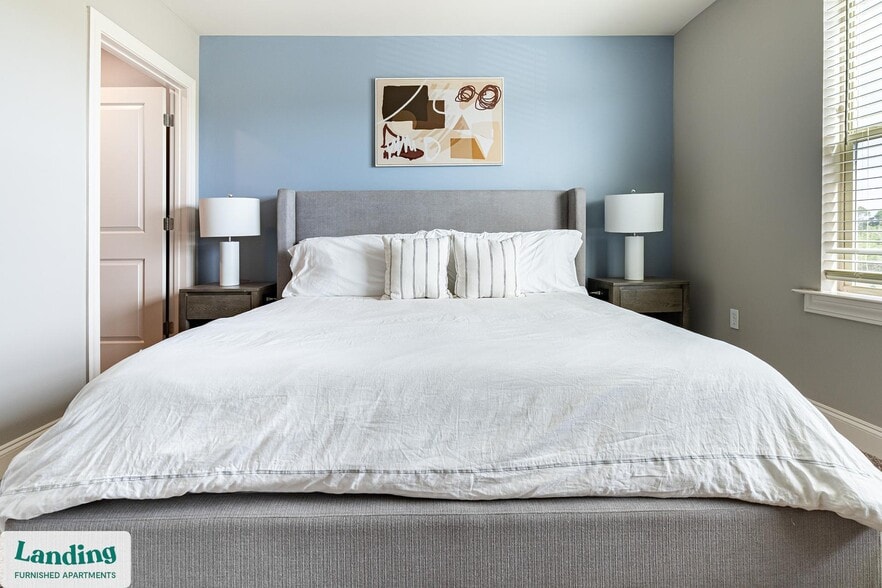 Building Photo - 305 Laredo Dr