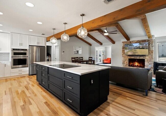 Building Photo - 2301 Barton Hills Dr