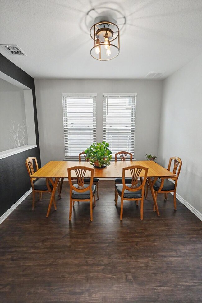 Building Photo - Spacious Home with Office, Game Room & Solar Panels Near Randolph AFB - Realtor Commission: $500