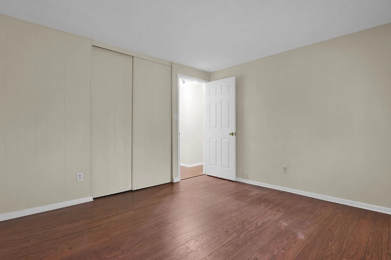 Building Photo - 2464 Queenswood Dr