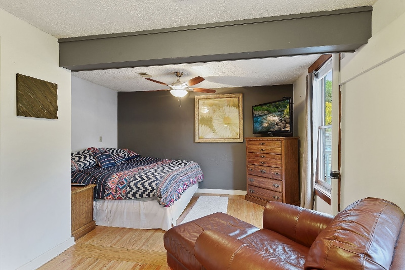 Building Photo - 422 NE 2nd St