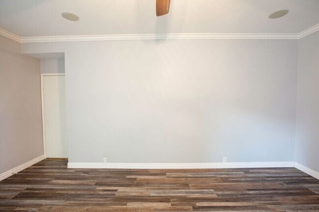Building Photo - 3103 Creekwood Dr