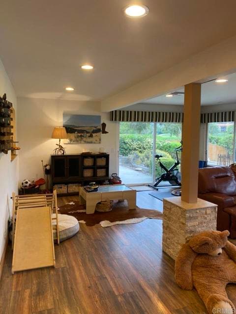 Building Photo - 17248 Bernardo Oaks Dr