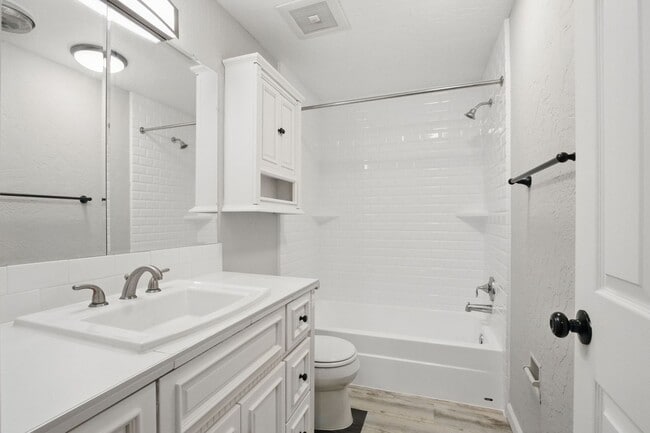 Building Photo - Charming Salmon Creek Condo