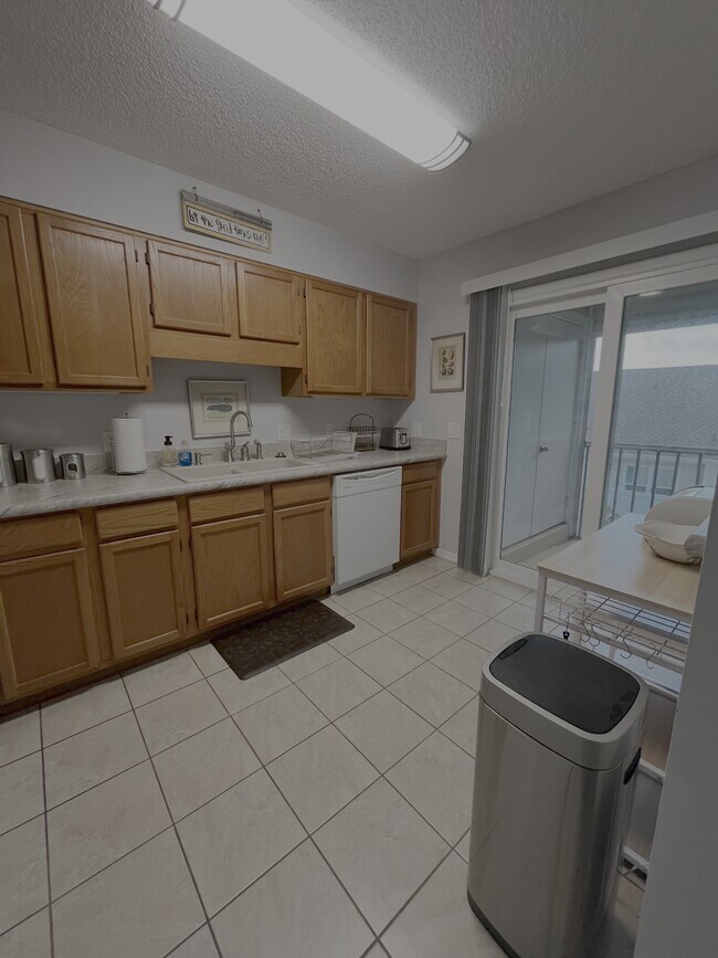 Building Photo - 1924 Westminster Cir