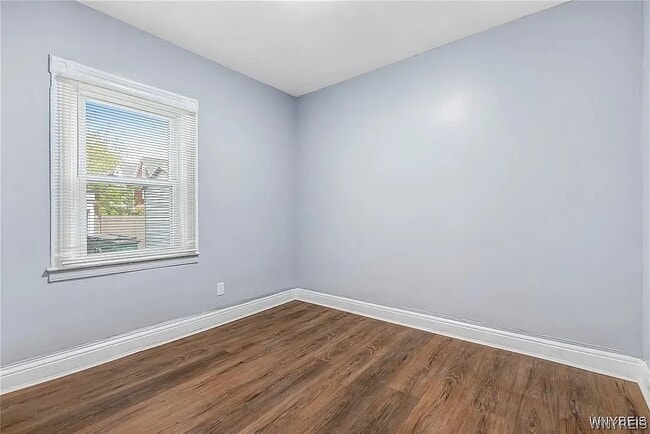 Building Photo - 405 W Ferry St