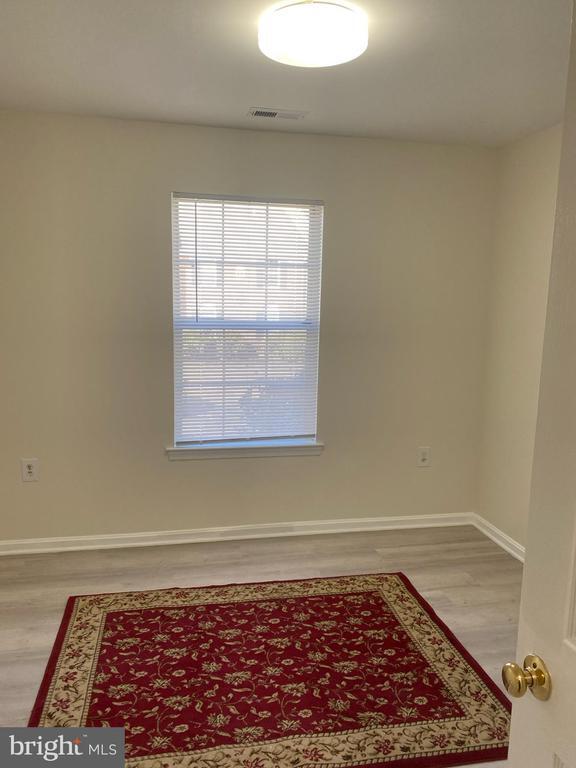 Building Photo - 9470 Scarlet Oak Dr