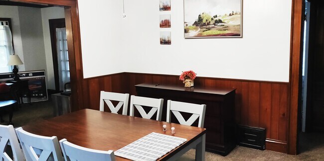 Dinning room - 2508 E 124th St
